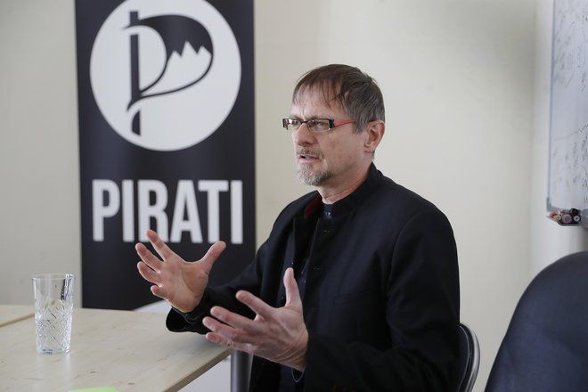 Intervju v Sobotni prilogi Dela z Boštjanom Tavčarjem, predsednikom Piratov